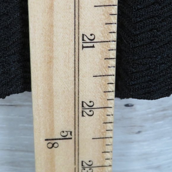 Divided*Women's Long Sleeve Crew Neck Wavy Curved Hem Sweater~Size Large (Black) - Picture 11 of 12